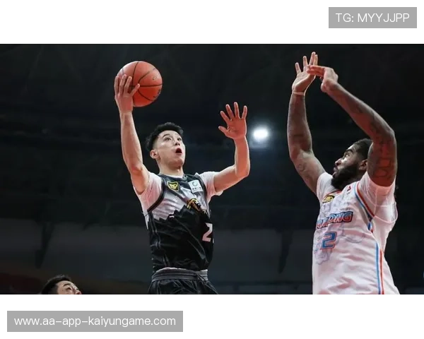 难以置信!广东最矮球员爆砍34分+11板+6助,球迷:中锋都没这效率!